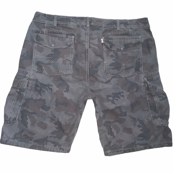 Levi’s Grey Camouflage 6 Pocket Cargo Shorts - Picture 2 of 3
